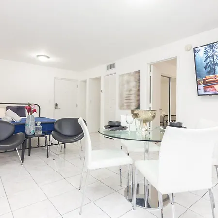 One Bedroom Apartment - With Parking & Balcony - Heart Of Wynwood